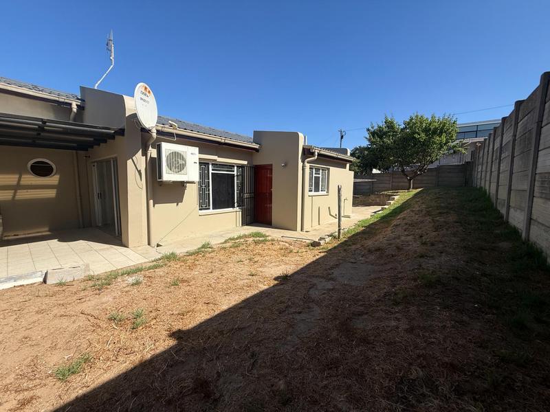 3 Bedroom Property for Sale in Bergzicht Western Cape